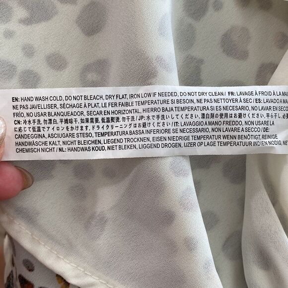 J.O.A. long sleeve deep v-neck leopard print mini dress size S - Picture 8 of 11